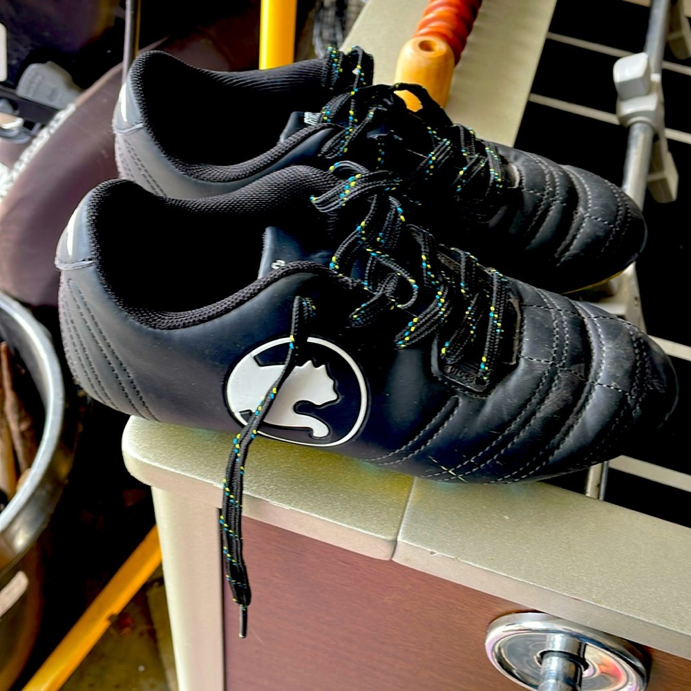 5For$15 Procat soccer shoes size 2 kids
